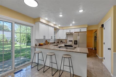 620 Lindford Drive Bay Village OH 44140