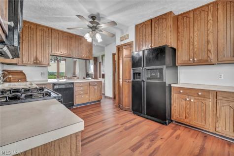 5706 Kemary Avenue SW Navarre OH 44662