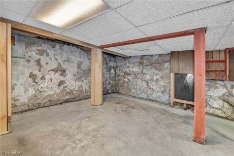 5706 Kemary Avenue SW Navarre OH 44662