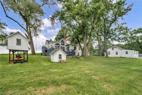 5706 Kemary Avenue SW Navarre OH 44662