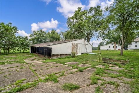 5706 Kemary Avenue SW Navarre OH 44662