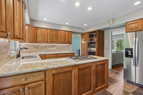 34165 Sherbrook Park Drive Solon OH 44139