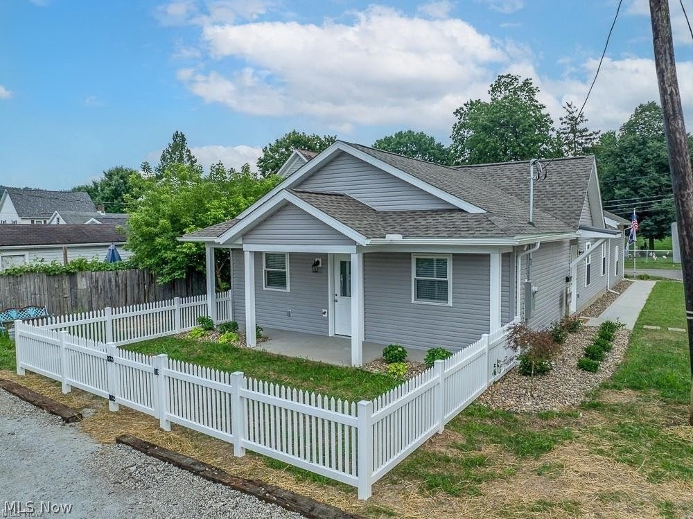 347 Ray Avenue NE New Philadelphia OH 44663