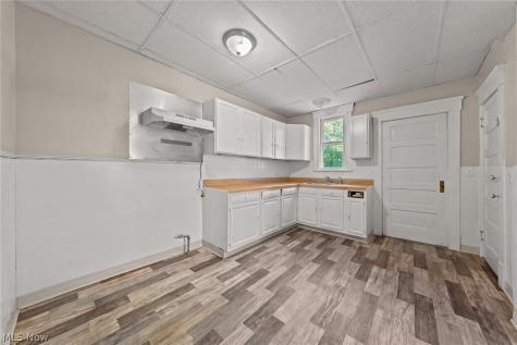 4012 Bucyrus Avenue Cleveland OH 44109