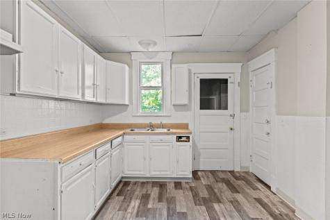 4012 Bucyrus Avenue Cleveland OH 44109
