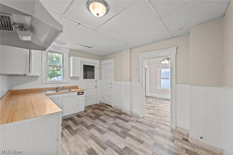 4012 Bucyrus Avenue Cleveland OH 44109
