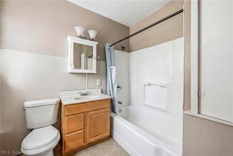 236 N Heights Avenue Youngstown OH 44505