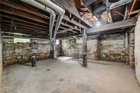 236 N Heights Avenue Youngstown OH 44505