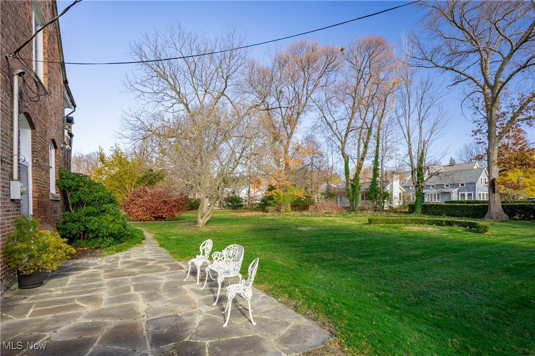 27 Garfield Lane Bratenahl OH 44108