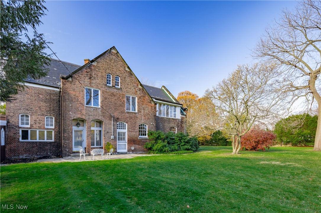 27 Garfield Lane Bratenahl OH 44108