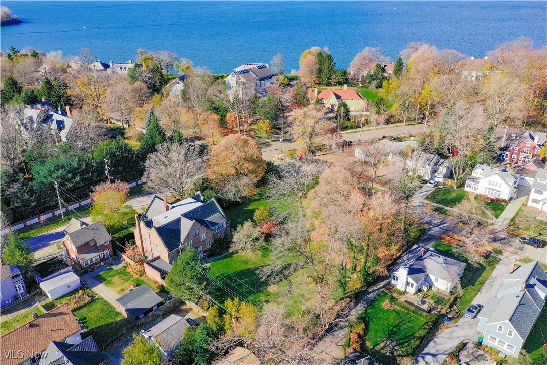 27 Garfield Lane Bratenahl OH 44108