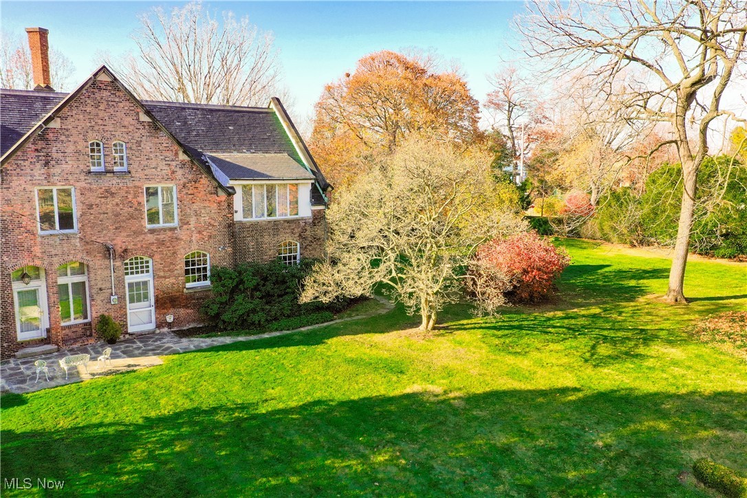 27 Garfield Lane Bratenahl OH 44108