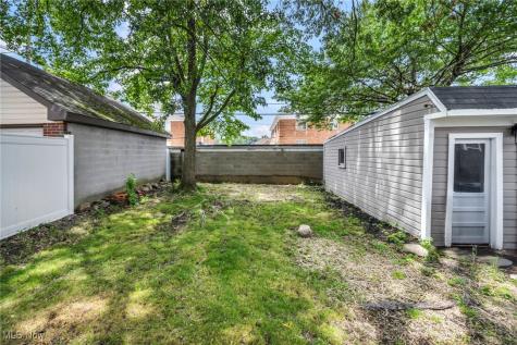 3726 W 169th Street Cleveland OH 44111