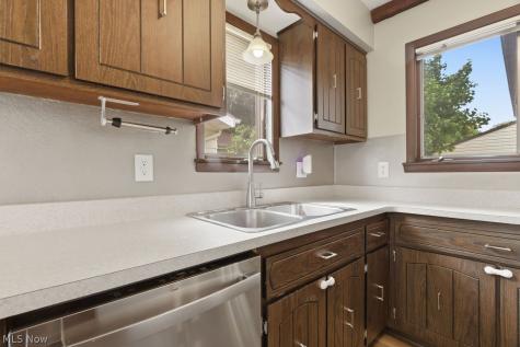 15624 Hocking Boulevard Brook Park OH 44142