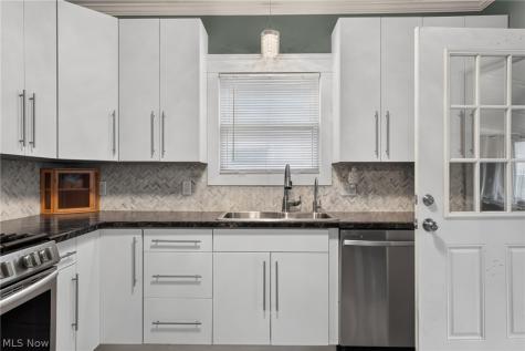3872 E 40th Street Newburgh Heights OH 44105