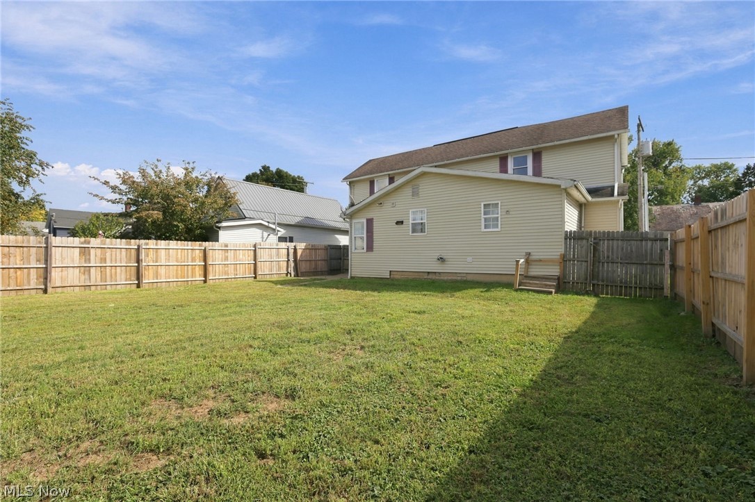 49 W 8th Street Dresden OH 43821