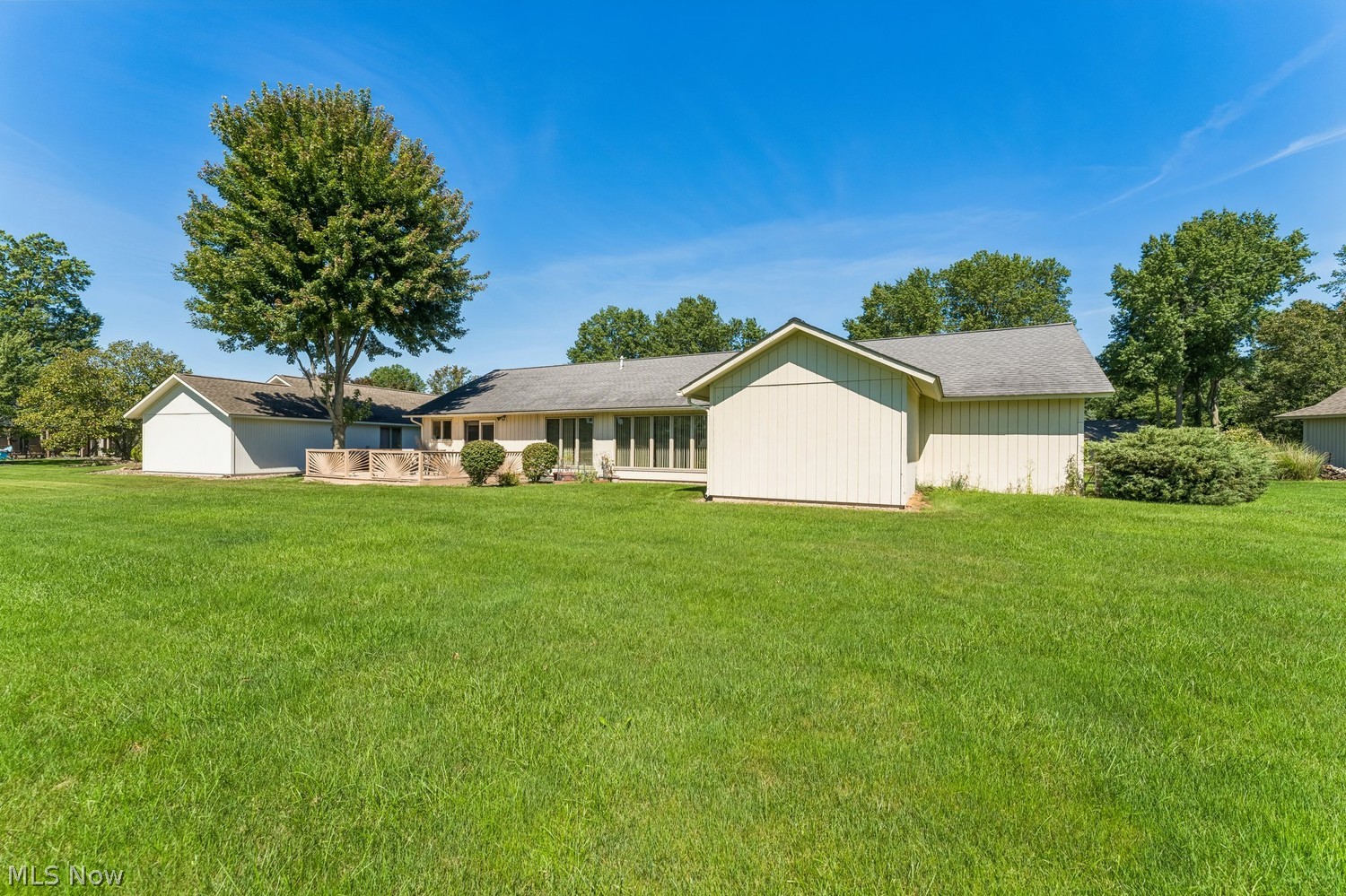 32723 Fallhaven Circle North Ridgeville OH 44039