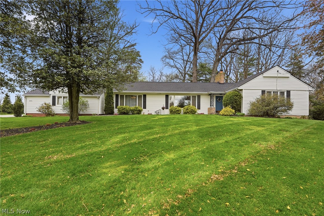 905 Mohawk Trail SW Hartville OH 44632