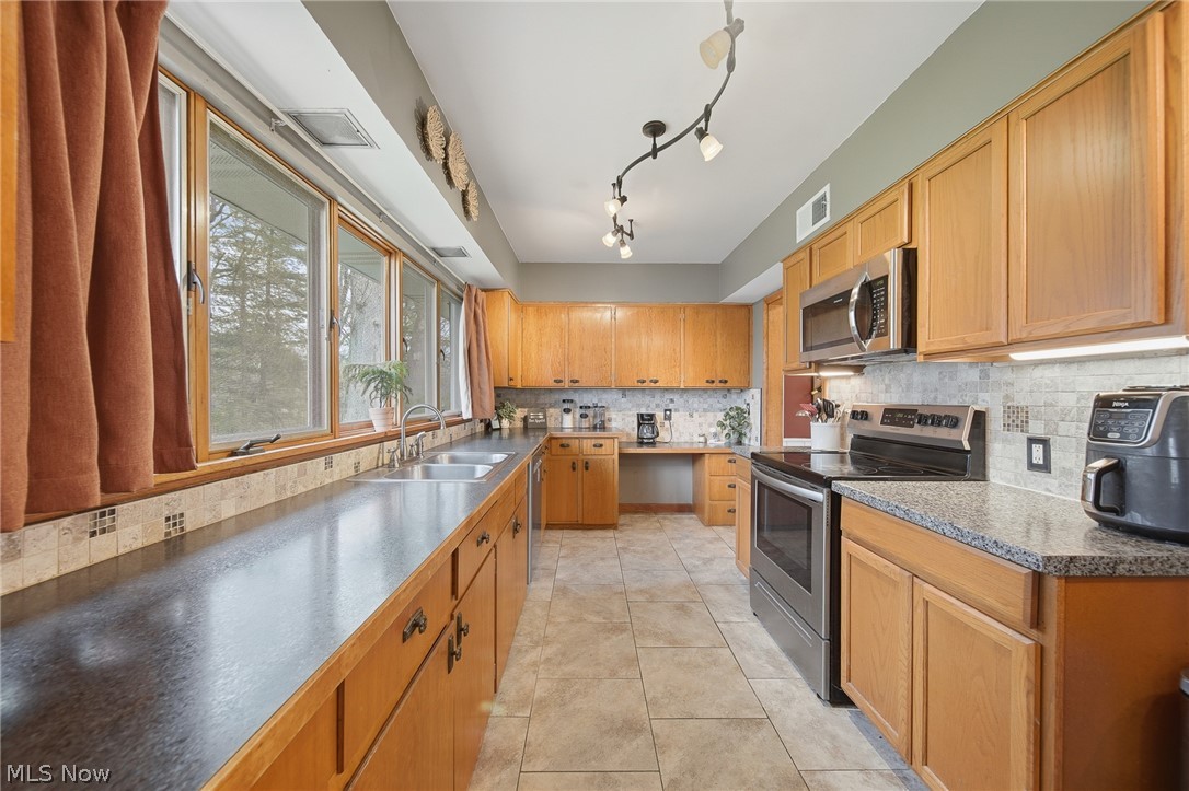 905 Mohawk Trail SW Hartville OH 44632