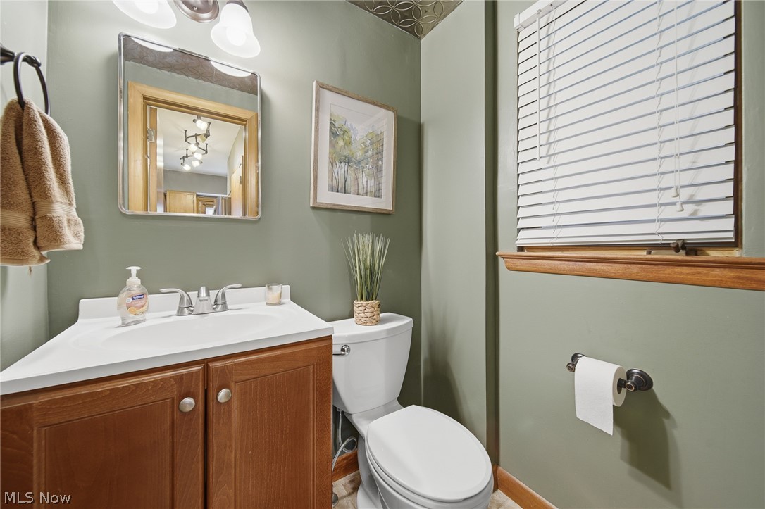 905 Mohawk Trail SW Hartville OH 44632