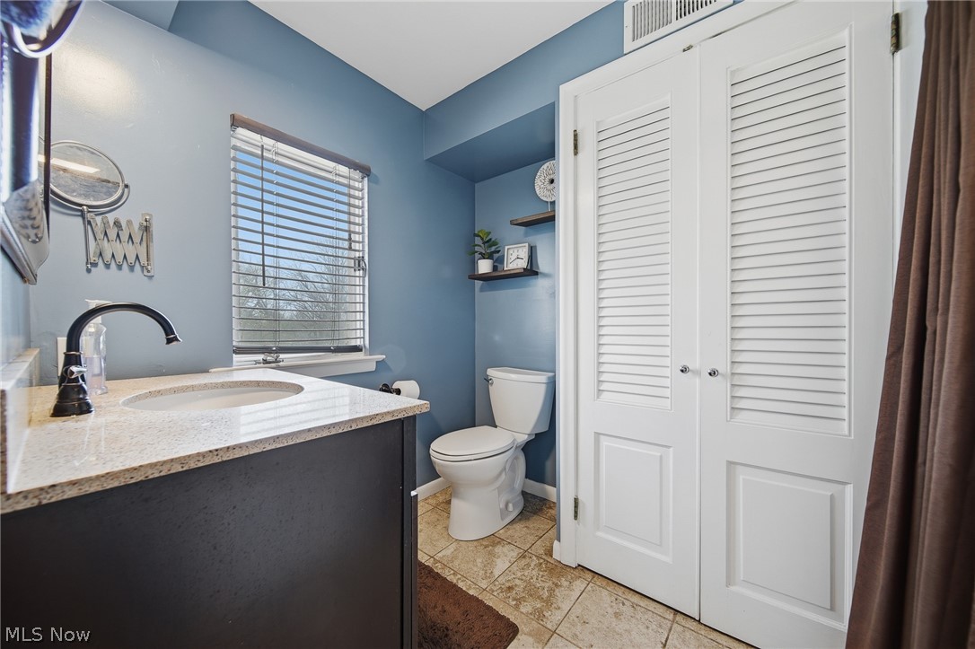 905 Mohawk Trail SW Hartville OH 44632