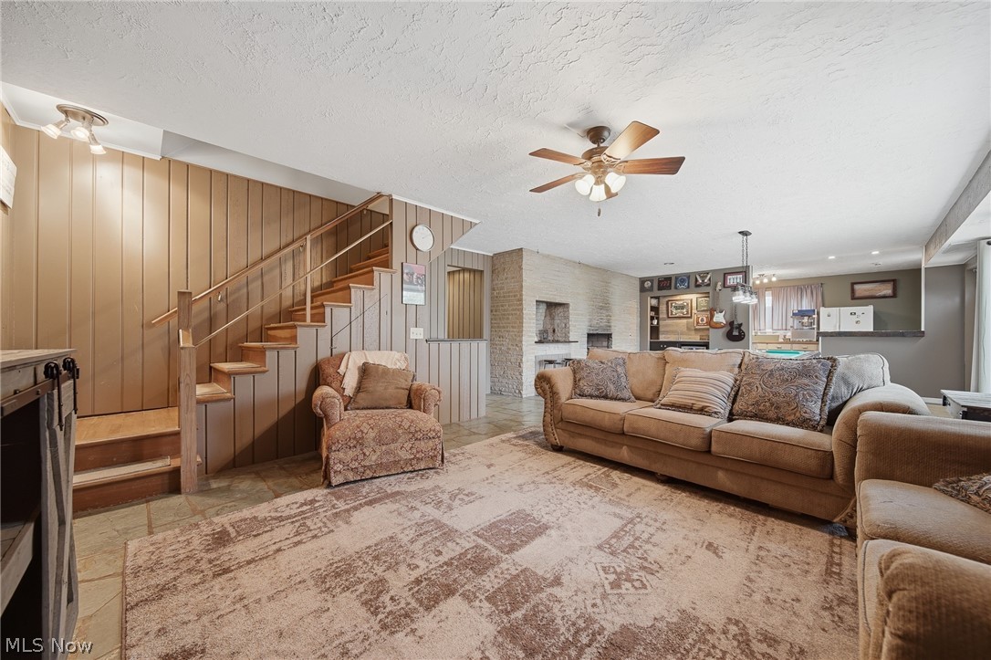 905 Mohawk Trail SW Hartville OH 44632
