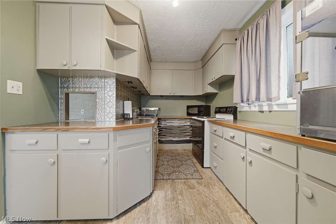905 Mohawk Trail SW Hartville OH 44632