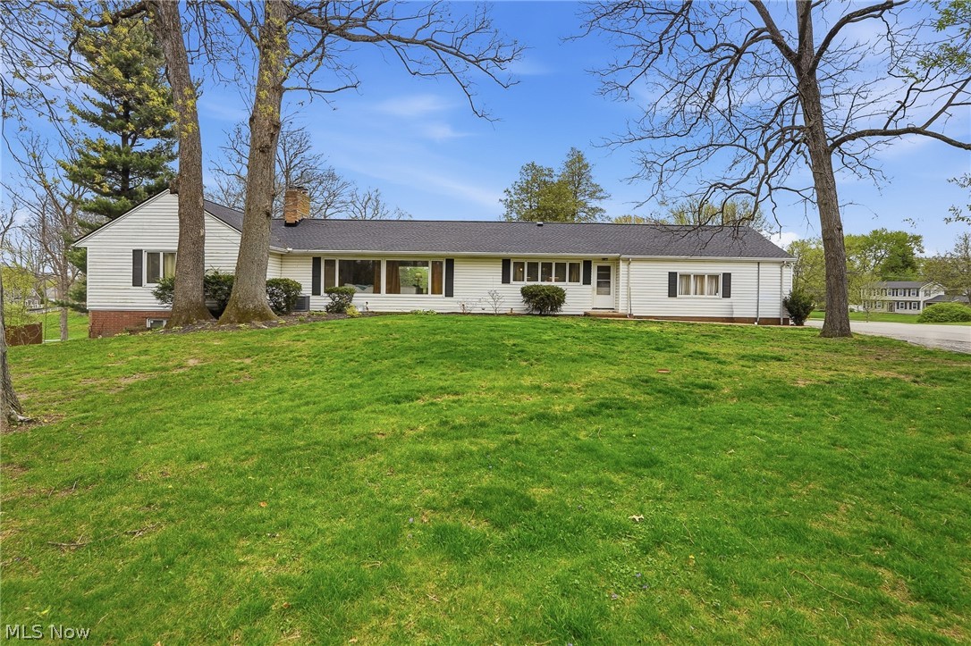905 Mohawk Trail SW Hartville OH 44632