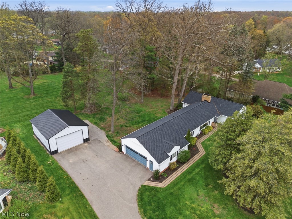 905 Mohawk Trail SW Hartville OH 44632