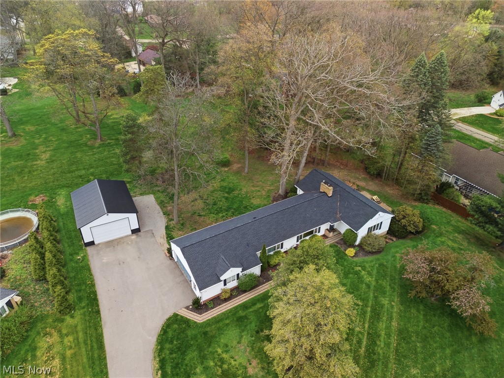 905 Mohawk Trail SW Hartville OH 44632