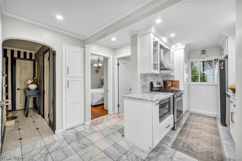 2071 Lakeview Avenue Rocky River OH 44116
