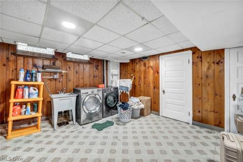 2071 Lakeview Avenue Rocky River OH 44116
