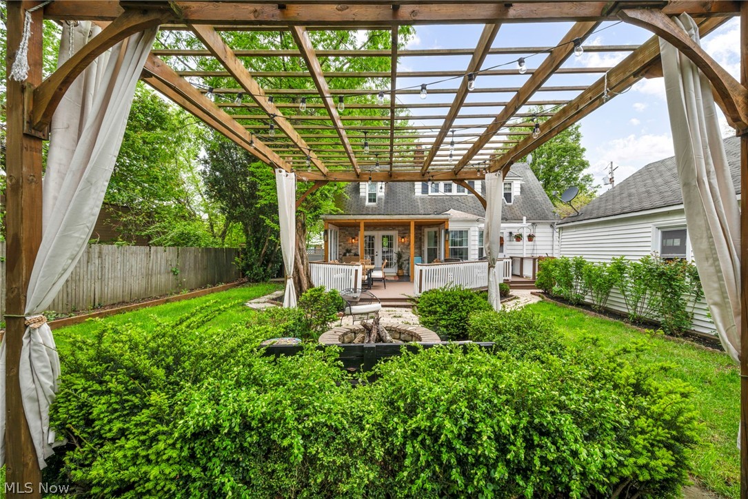 2071 Lakeview Avenue Rocky River OH 44116