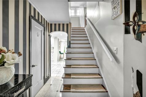 2071 Lakeview Avenue Rocky River OH 44116