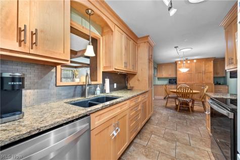 5139 Evergreen Drive North Olmsted OH 44070