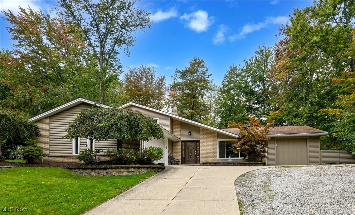 932 Aintree Park Drive Mayfield Village OH 44143