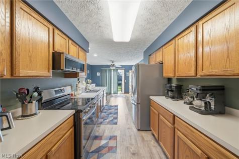 8294 Turquoise Avenue NE Canton OH 44721