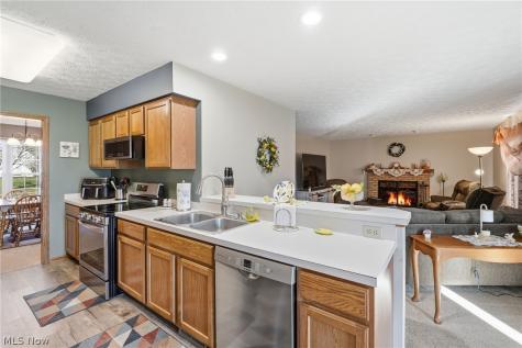 8294 Turquoise Avenue NE Canton OH 44721