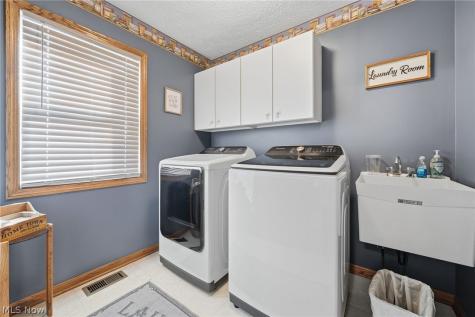 8294 Turquoise Avenue NE Canton OH 44721