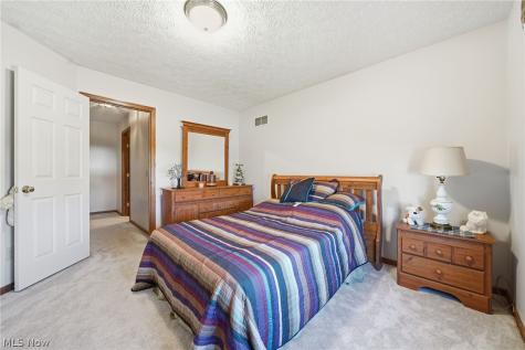 8294 Turquoise Avenue NE Canton OH 44721