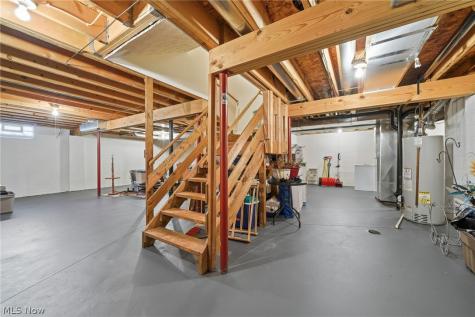 8294 Turquoise Avenue NE Canton OH 44721