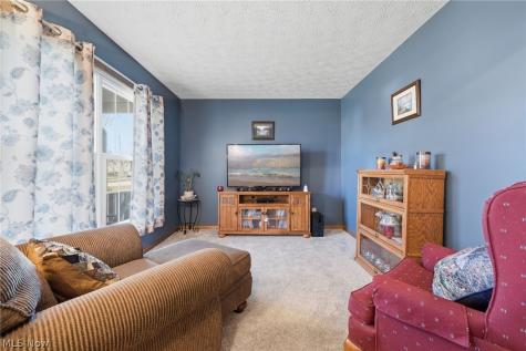 8294 Turquoise Avenue NE Canton OH 44721