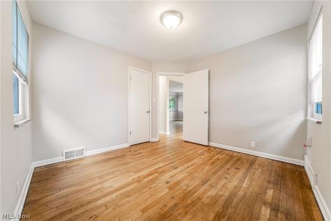 11303 Thrush Avenue Cleveland OH 44111