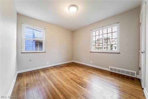 11303 Thrush Avenue Cleveland OH 44111