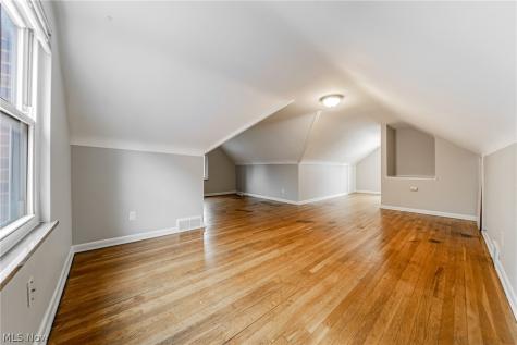 11303 Thrush Avenue Cleveland OH 44111