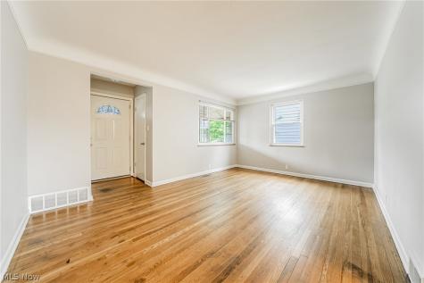 11303 Thrush Avenue Cleveland OH 44111