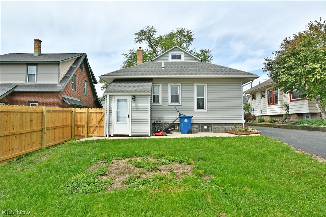 17 E Prospect Street Girard OH 44420
