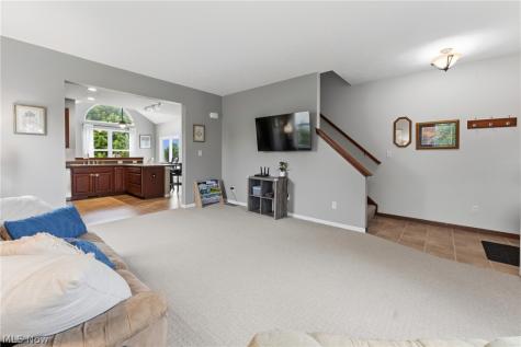 198 Gatwick Grove Circle Wadsworth OH 44281