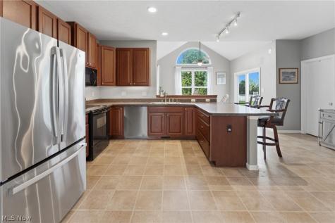 198 Gatwick Grove Circle Wadsworth OH 44281