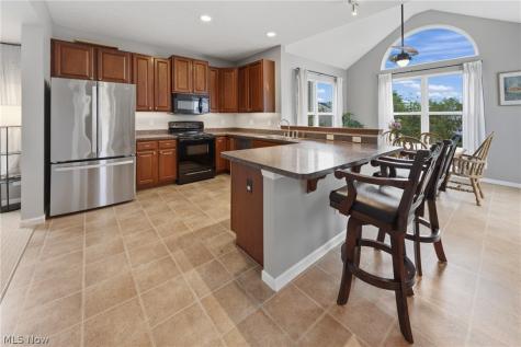 198 Gatwick Grove Circle Wadsworth OH 44281